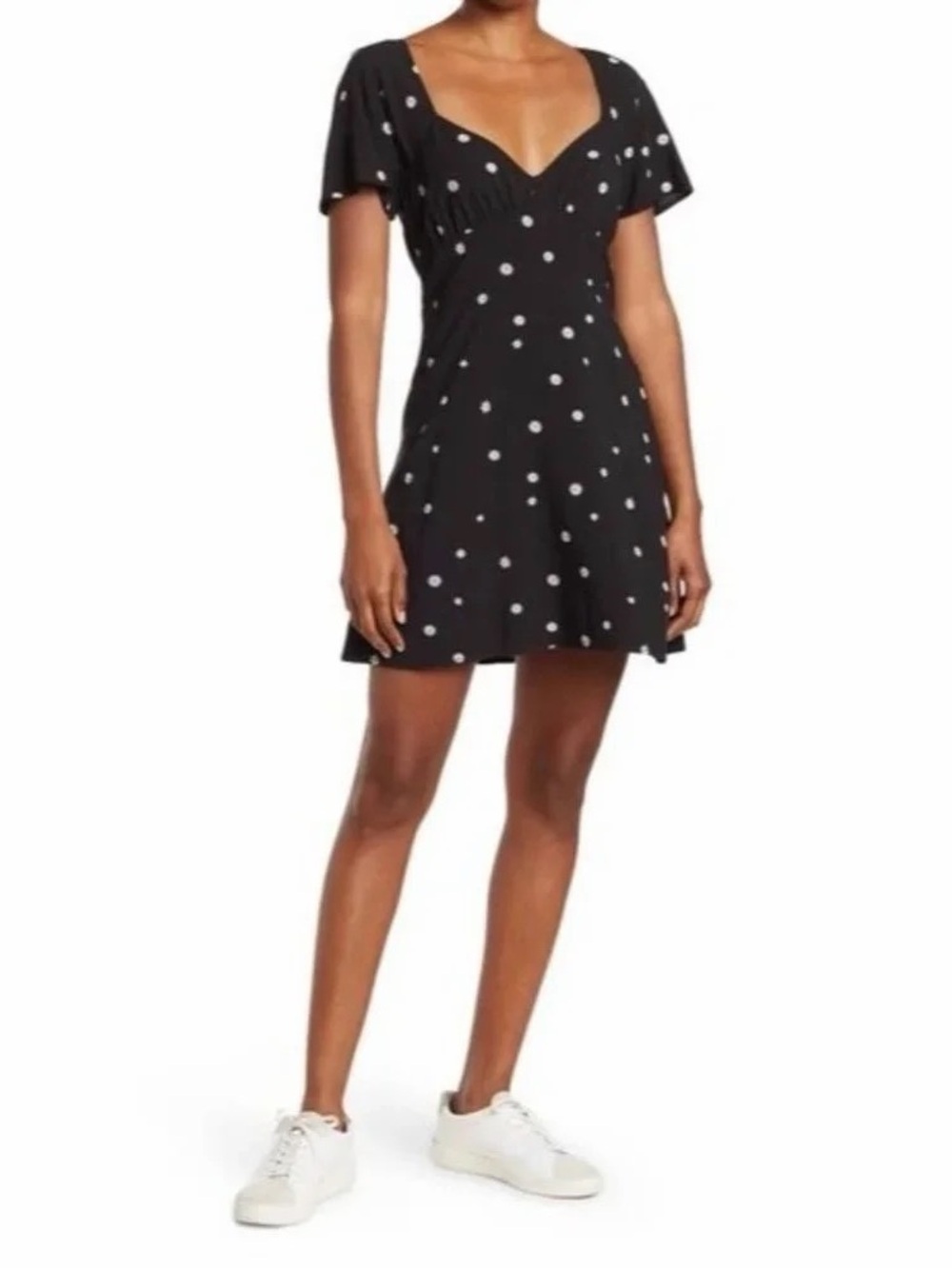 Abound short sleeve babydoll dress - Black with small daisies - Size Medium